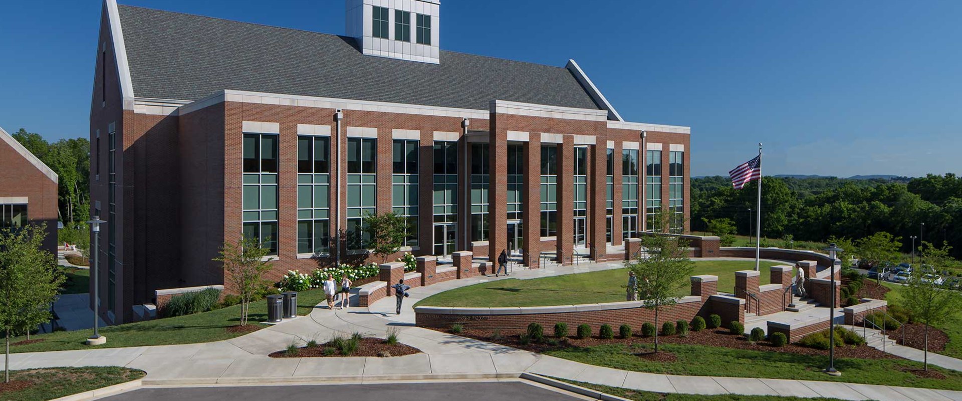 What is the Faculty to Student Ratio at Architecture Institutes in Franklin, TN?